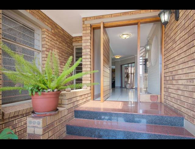 6 BEDROOM HOUSE SOLD IN MEYERSDAL